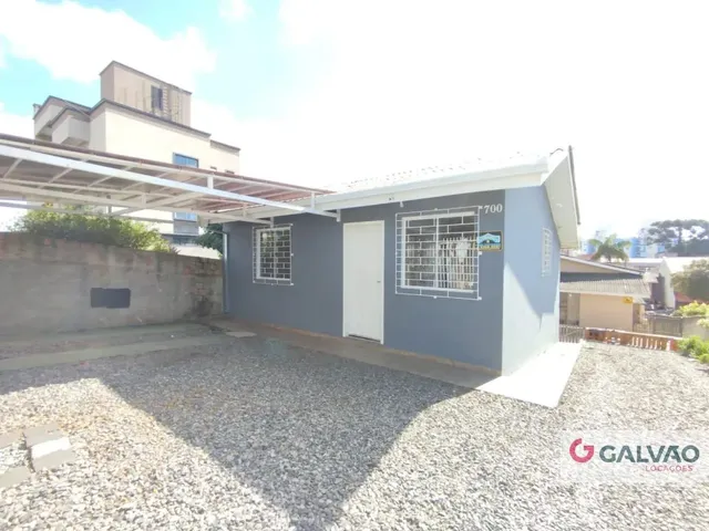 Casa 2 quartos e 1 banheiro, para alugar, no bairro Portão em Curitiba