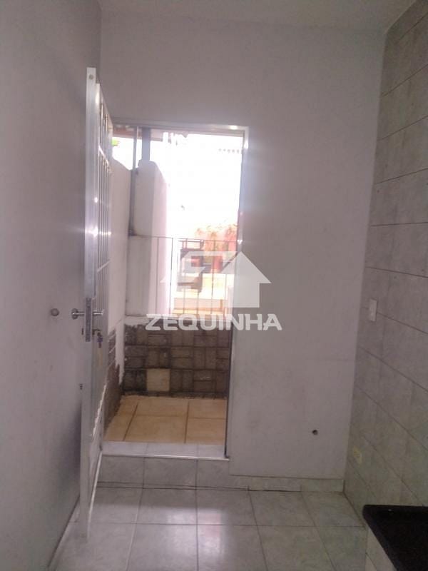 Casa para alugar com 2 quartos, 60m² - Foto 5