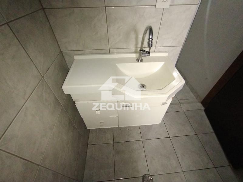 Casa para alugar com 2 quartos, 60m² - Foto 12