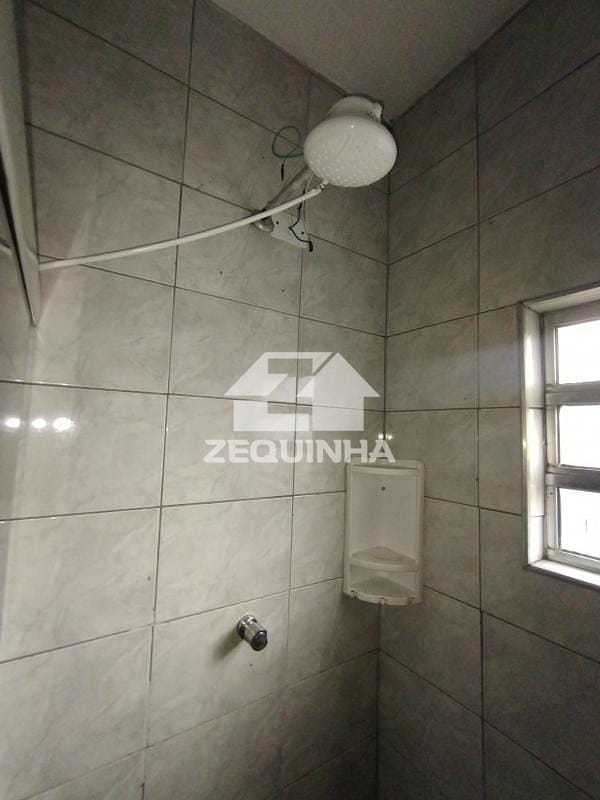 Casa para alugar com 2 quartos, 60m² - Foto 13