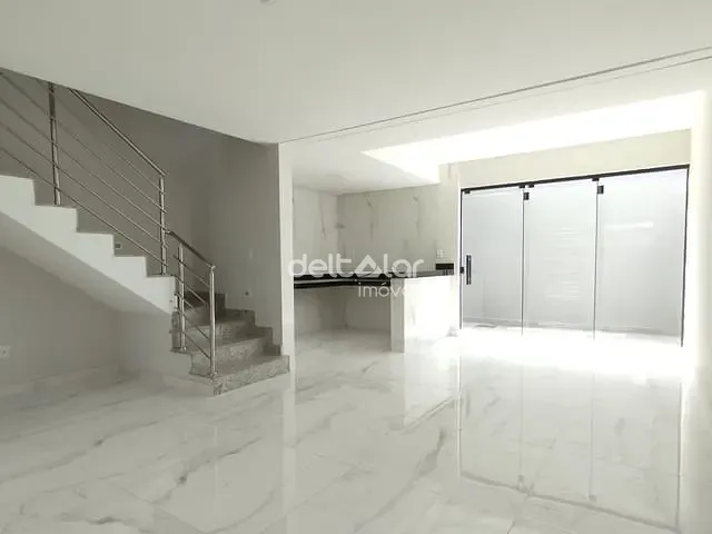 Casa com 129m² 3 quartos e 2 banheiros, à venda, no bairro Santa Mônica em Belo Horizonte