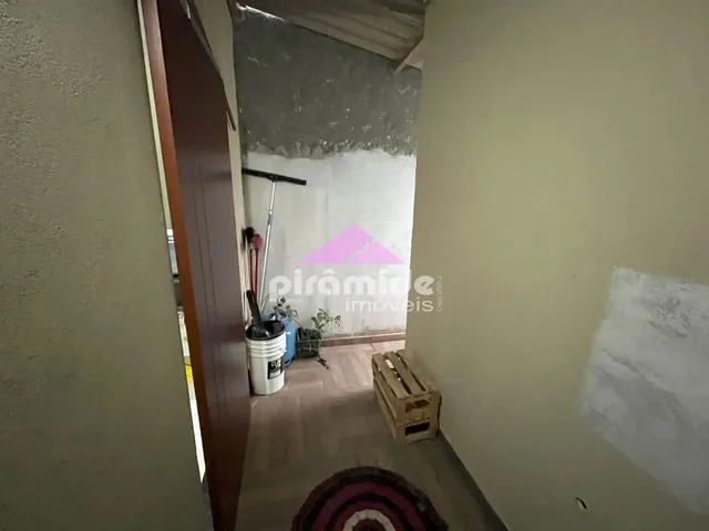 Casa com 300m² 2 quartos e 1 banheiro, à venda, no bairro Jardim Casa Branca em Caraguatatuba