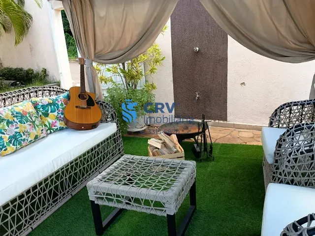 Casa com 520m² 2 quartos e 3 banheiros, à venda ou para alugar, no bairro Indusville em Londrina