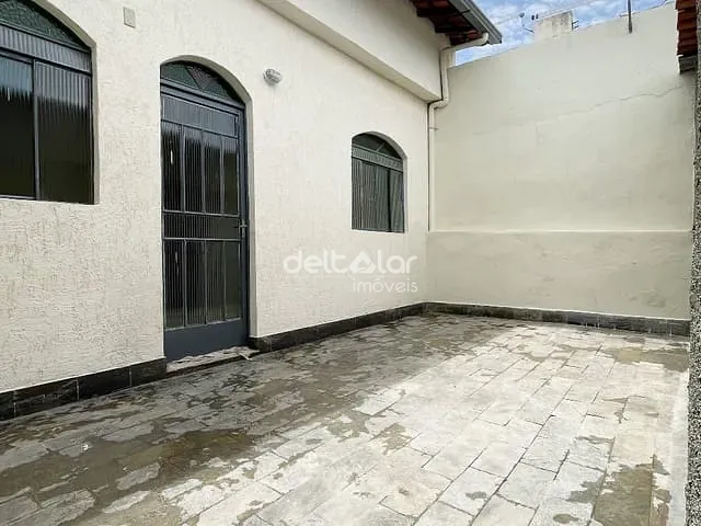 Casa com 360m² 3 quartos e 1 banheiro, à venda, no bairro São Bernardo em Belo Horizonte
