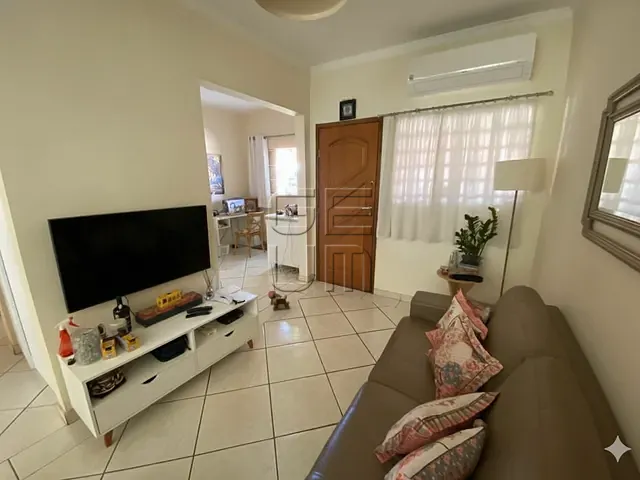 Casa 2 quartos e 2 banheiros, à venda, no bairro Conjunto Habitacional Santiago II em Londrina