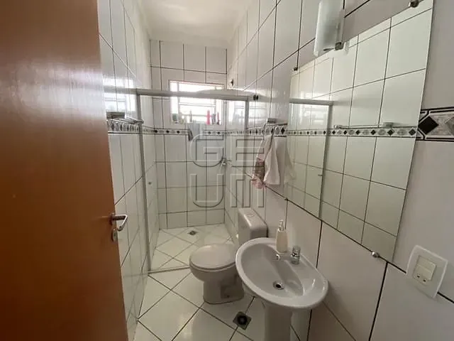 Casa 2 quartos e 2 banheiros, à venda, no bairro Conjunto Habitacional Santiago II em Londrina