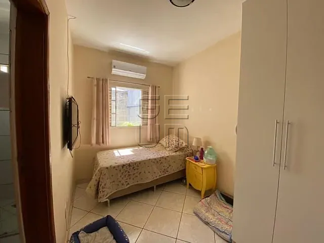 Casa 2 quartos e 2 banheiros, à venda, no bairro Conjunto Habitacional Santiago II em Londrina