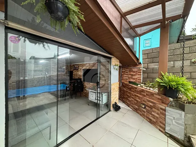 Casa 2 quartos e 2 banheiros, para alugar, no bairro Canabarro em Teutônia