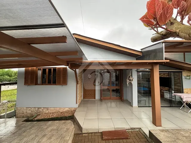 Casa 2 quartos e 2 banheiros, para alugar, no bairro Canabarro em Teutônia
