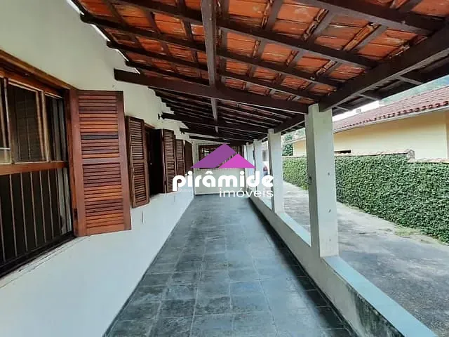 Casa com 360m² 4 quartos e 2 banheiros, à venda, no bairro Martin de Sá em Caraguatatuba