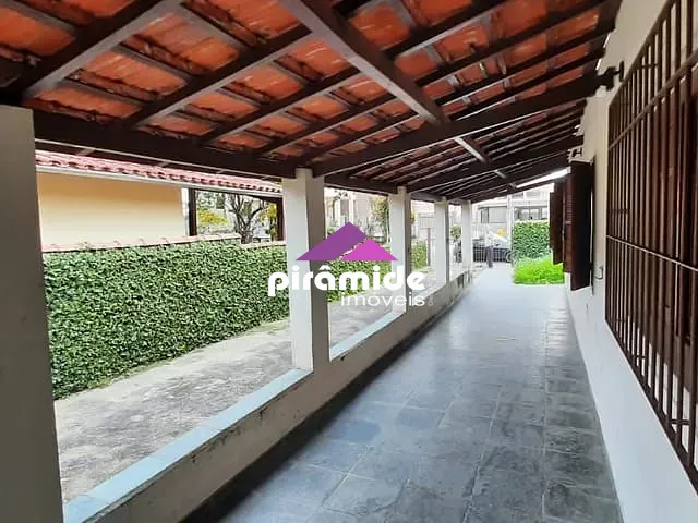 Casa com 360m² 4 quartos e 2 banheiros, à venda, no bairro Martin de Sá em Caraguatatuba