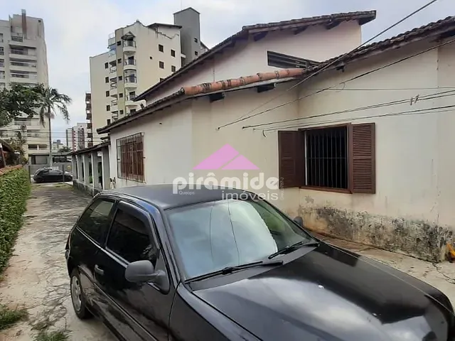 Casa com 360m² 4 quartos e 2 banheiros, à venda, no bairro Martin de Sá em Caraguatatuba