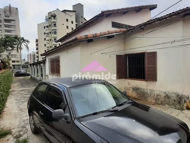 Casa com 360m² 4 quartos e 2 banheiros, à venda, no bairro Martin de Sá em Caraguatatuba