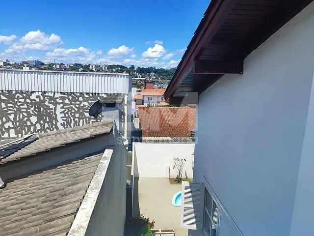Casa com 360m² 4 quartos e 3 banheiros, à venda, no bairro Santa Maria em Chapecó