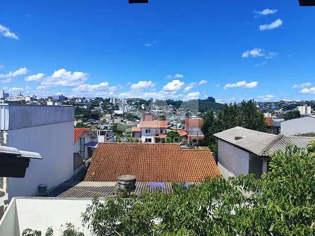 Casa com 360m² 4 quartos e 3 banheiros, à venda, no bairro Santa Maria em Chapecó