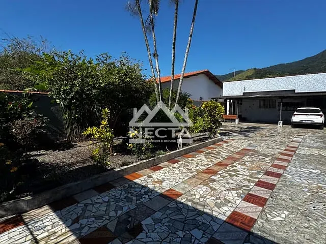 Casa com 444m² 3 quartos e 2 banheiros, à venda, no bairro Enseada em São Sebastião