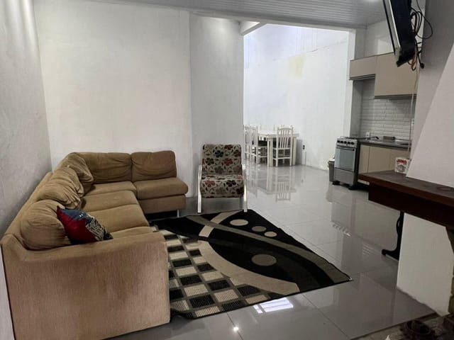 Foto do Casa - Casa à venda no Centro de Pelotas: com 143 m², 3 quartos (sendo 1 suíte), 3 banheiros, lareira e piso porcelanato. | UP Imóveis