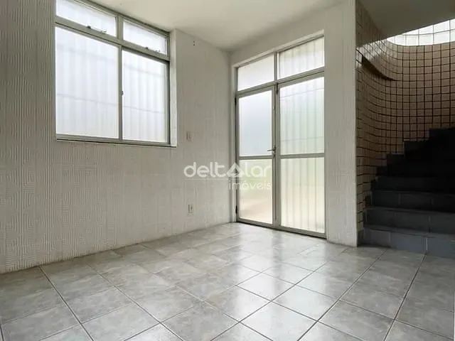 Casa com 90m² 3 quartos e 2 banheiros, à venda, no bairro Heliópolis em Belo Horizonte