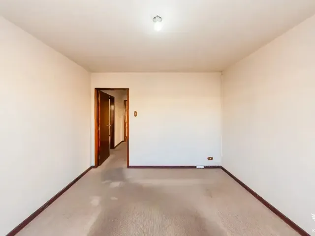Casa 3 quartos e 1 banheiro, para alugar, no bairro Pilarzinho em Curitiba