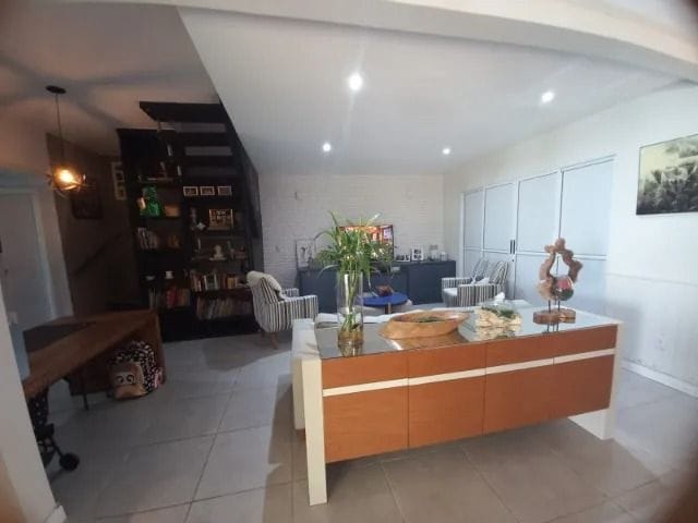 Casa com 226m² 4 quartos e 4 banheiros, à venda, no bairro Jardim Pioneira em Cotia