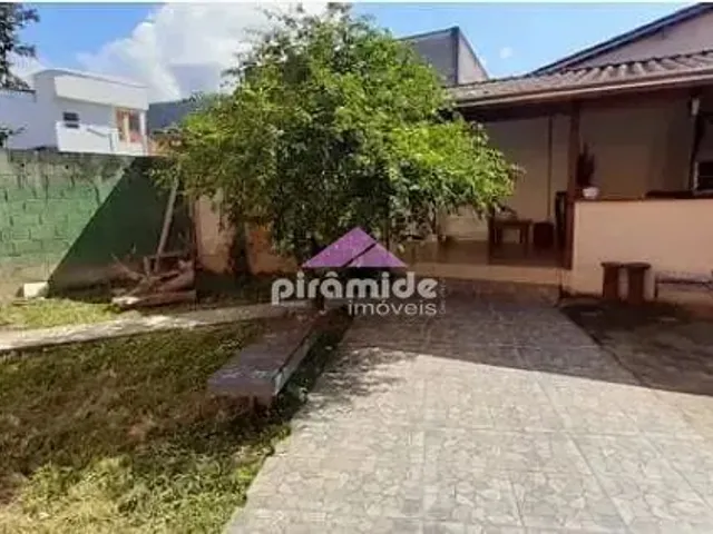 Casa com 450m² 3 quartos e 5 banheiros, à venda, no bairro Martim de Sá em Caraguatatuba