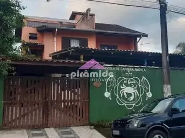 Casa com 450m² 3 quartos e 5 banheiros, à venda, no bairro Martim de Sá em Caraguatatuba
