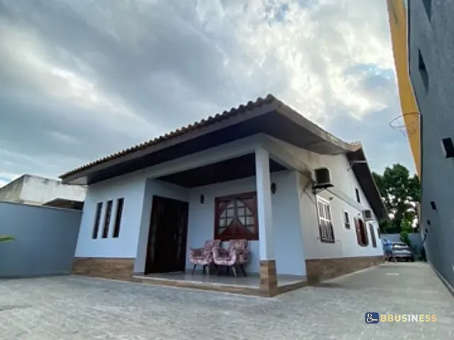 Casa com 360m² 3 quartos e 2 banheiros, à venda, no bairro Parque Aurora em Campos dos Goytacazes