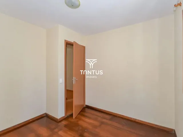 Casa 3 quartos e 2 banheiros, para alugar, no bairro Boa Vista em Curitiba