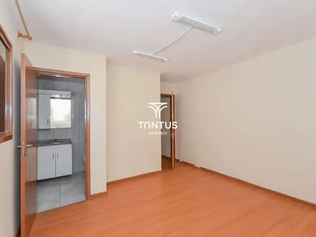 Casa 3 quartos e 2 banheiros, para alugar, no bairro Boa Vista em Curitiba
