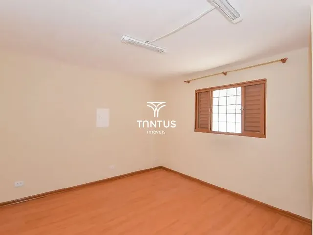 Casa 3 quartos e 2 banheiros, para alugar, no bairro Boa Vista em Curitiba