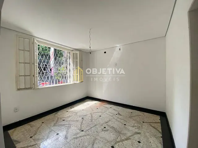 Casa 4 quartos e 4 banheiros, para alugar, no bairro Rio Branco em Porto Alegre