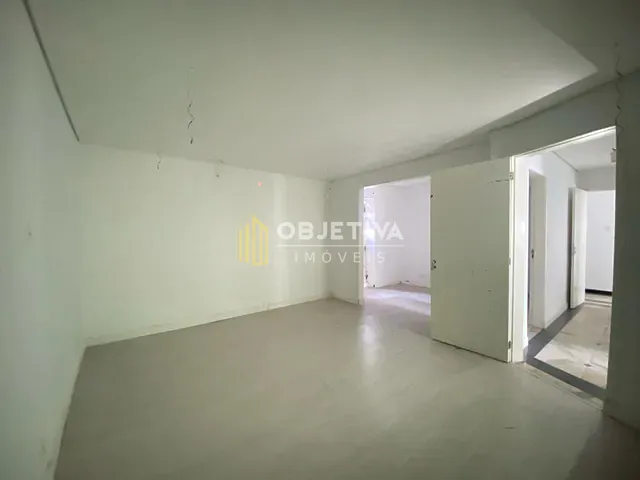 Casa 4 quartos e 4 banheiros, para alugar, no bairro Rio Branco em Porto Alegre