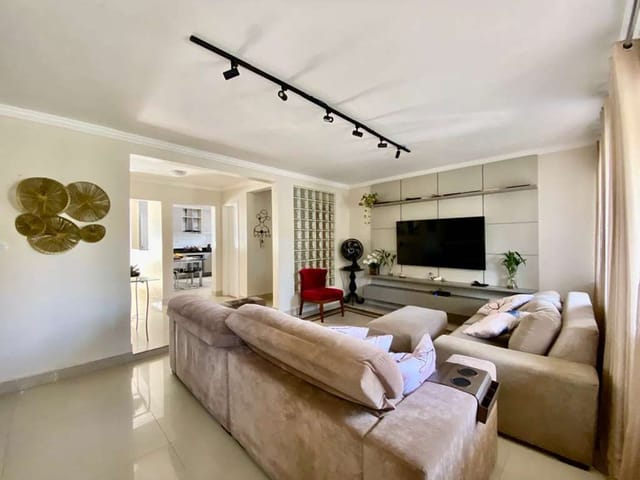 Casa com 664m² 4 quartos e 4 banheiros, à venda, no bairro Jardim Bolivia em Jandira