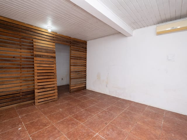 Foto do Casa - Casa à venda no Laranjal, Pelotas, RS, com 300 m² de área total, 130 m² úteis, 2 dormitórios, churrasqueira, piscina, lareira e aquecimento elétrico | UP Imóveis