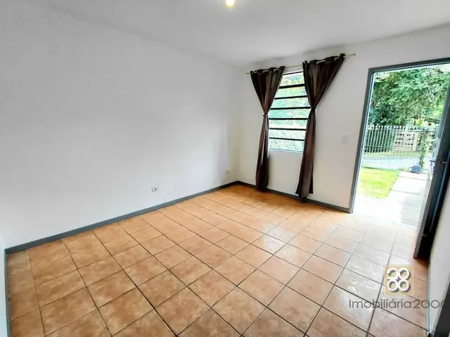 Casa 2 quartos e 1 banheiro, para alugar, no bairro Barreirinha em Curitiba