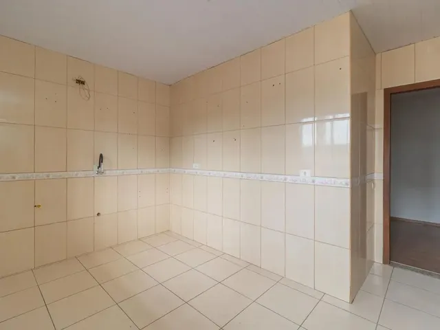Casa 2 quartos e 1 banheiro, para alugar, no bairro Cidade Industrial em Curitiba