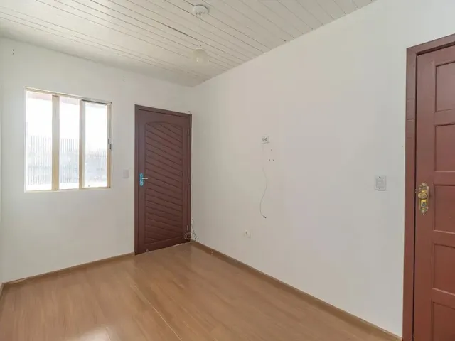 Casa 2 quartos e 1 banheiro, para alugar, no bairro Cidade Industrial em Curitiba