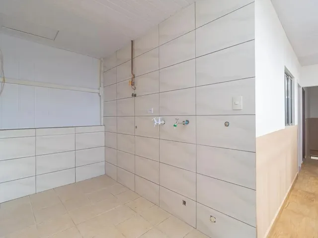 Casa 2 quartos e 1 banheiro, para alugar, no bairro Cidade Industrial em Curitiba