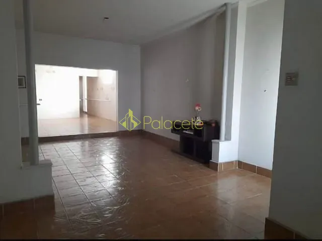 Casa com 550m², à venda ou para alugar, no bairro Centro em Pindamonhangaba
