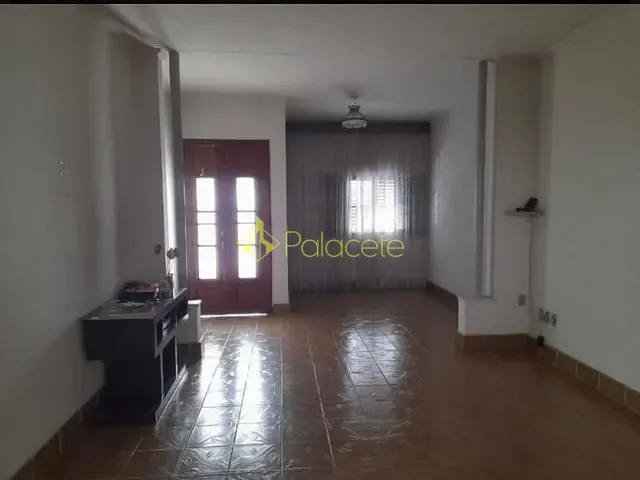 Casa com 550m², à venda ou para alugar, no bairro Centro em Pindamonhangaba