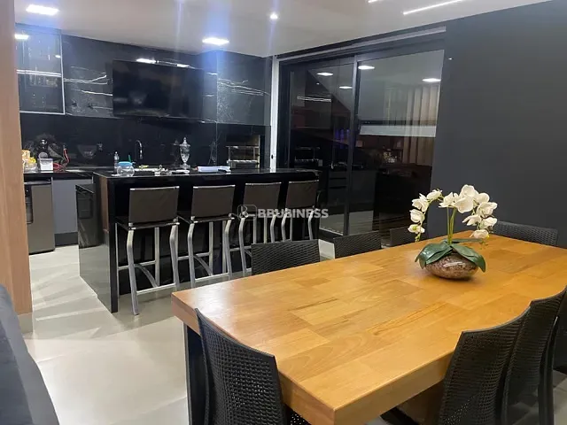 Casa com 452m² 4 quartos e 3 banheiros, à venda, no bairro Swiss Park em Campinas