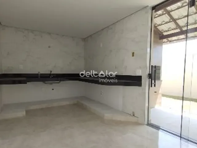Casa com 120m² 3 quartos e 2 banheiros, à venda, no bairro Santa Mônica em Belo Horizonte