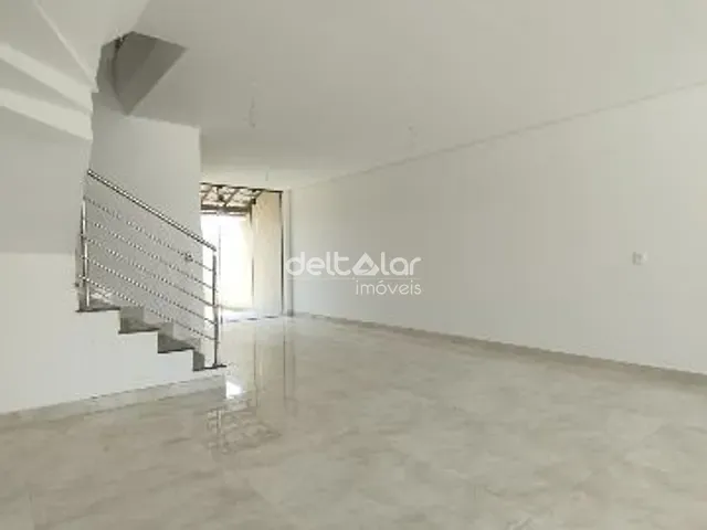 Casa com 120m² 3 quartos e 2 banheiros, à venda, no bairro Santa Mônica em Belo Horizonte