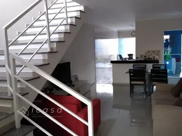 Casa com 150m² 3 quartos e 4 banheiros, à venda, no bairro Vila Santos em Caçapava