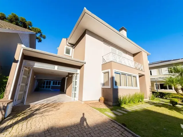 Casa com 899m² 5 quartos e 5 banheiros, à venda, no bairro São Braz em Curitiba