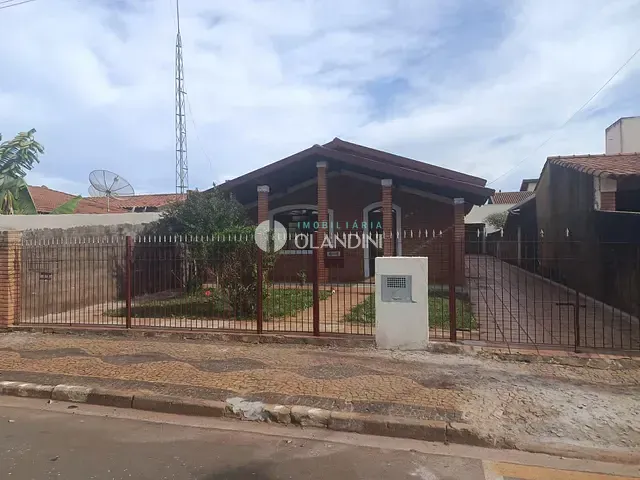 Casa com 400m² 3 quartos e 2 banheiros, para alugar, no bairro Jardim Ouro Branco em Artur Nogueira