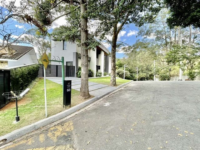 Casa com 653m² 4 quartos e 6 banheiros, à venda, no bairro São Paulo II em Cotia