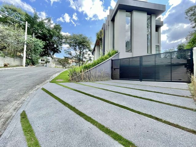 Casa com 653m² 4 quartos e 6 banheiros, à venda, no bairro São Paulo II em Cotia