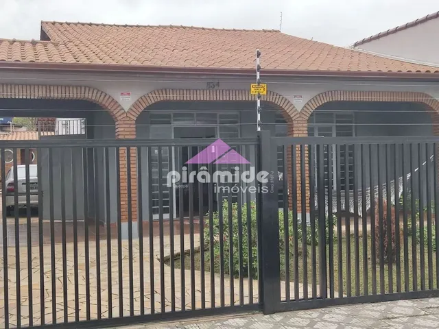 Casa com 360m² 4 quartos e 2 banheiros, à venda, no bairro Centro em Ubatuba