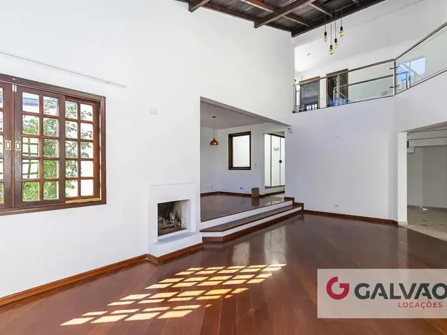Casa 3 quartos e 3 banheiros, para alugar, no bairro Jardim das Américas em Curitiba